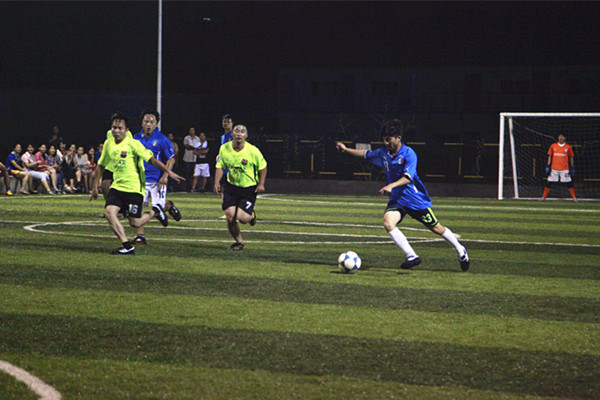 博洛尼亚VS罗马直播意甲第8轮焦点战：萨索洛VS罗马，佛罗伦萨VS博洛尼亚，都灵VS热那亚，比分预测大揭秘！